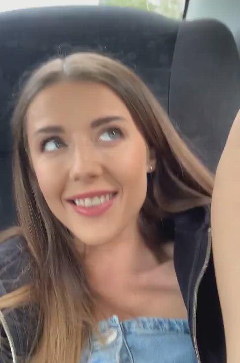 Backseat Pussy Play : video clip