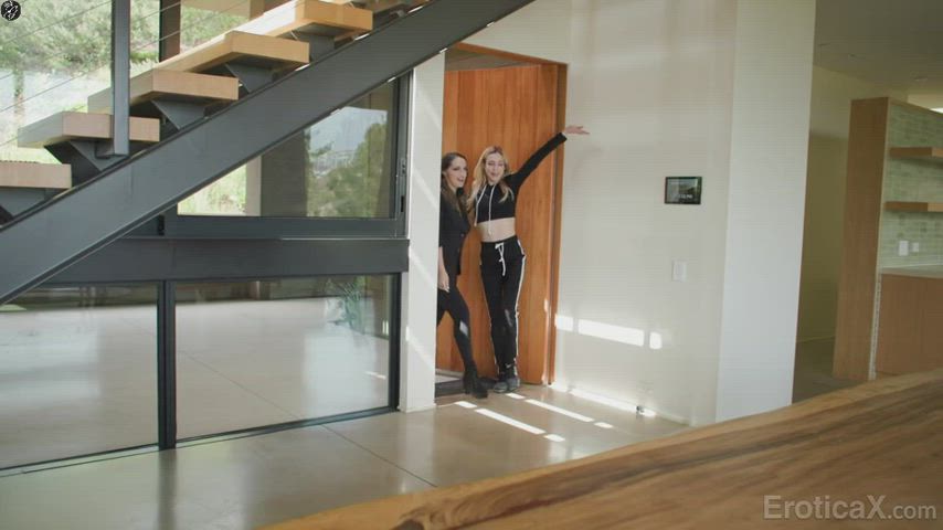 Erotica X - Aiden Ashley, Sofi Ryan (Behind The Blog) : video clip