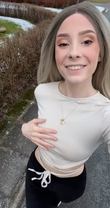 That's one way to welcome myself into the neighbourhood 🙊💕 [gif] : video clip