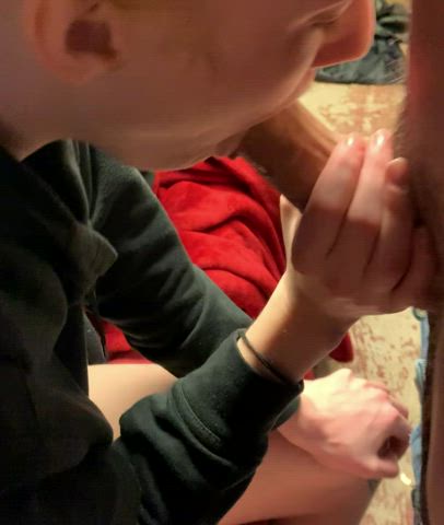Swallowing this huge dick : video clip