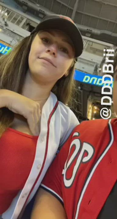Had some fun during the game👅⚾️ [GIF] : video clip