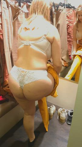 And I forgot to close the fitting room again. Heh [GIF] : video clip