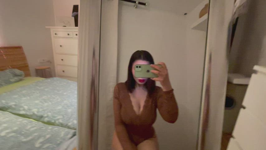 do u think my dress is tight enough : video clip