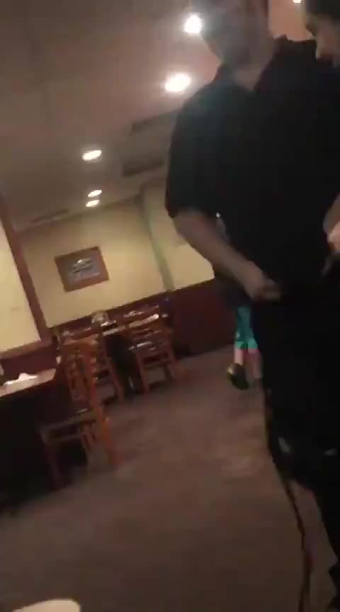 Leaving a tip : video clip