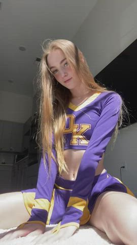 I wonder what my friends would say if they knew I show off my naked body online : video clip