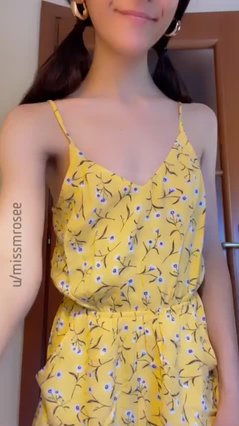 Guys who appreciate extra small tits are the best : video clip