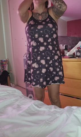 I always go to bed pantie less incase your boner needs easy access : video clip