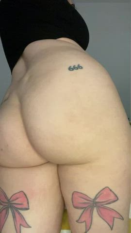 It would make me so happy if at least one guy was willing to replace my plug with his cock : video clip