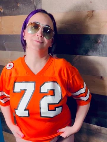 Dropping these big tits in hubbys old football jersey : video clip