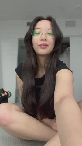anyone know who this is : video clip
