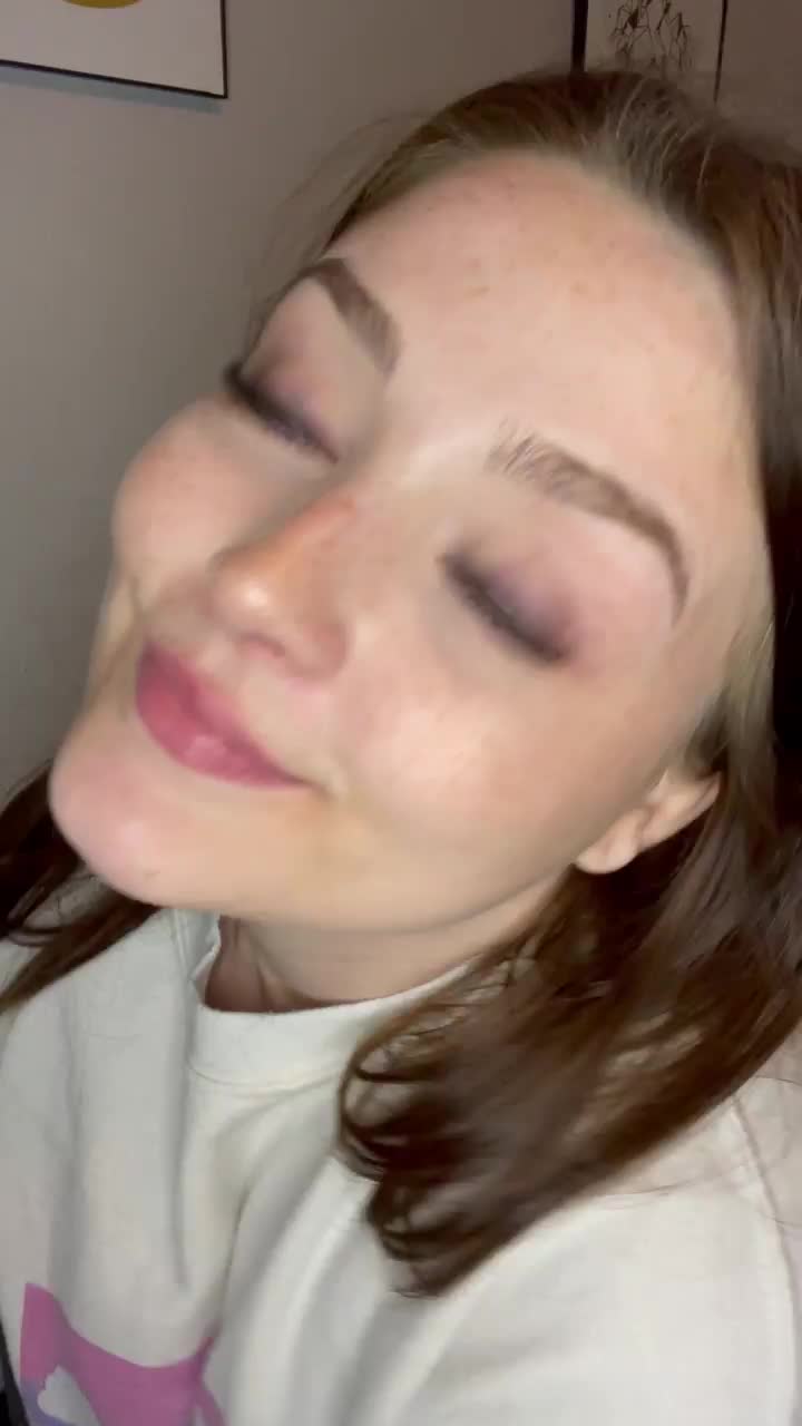 Looking for a summer fling to keep my boobies company 💕 : video clip