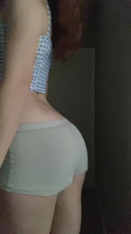 My booty may be small, but is it still cute? ☺️ : video clip