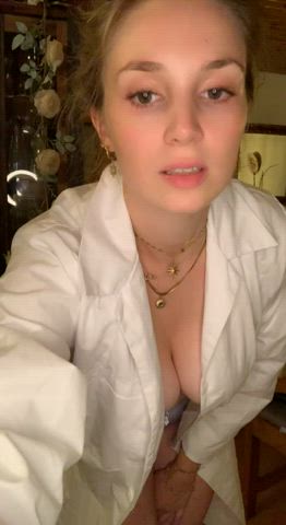 wanna join a little nurse dancing : video clip