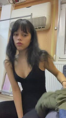 Jenna ortega : video clip
