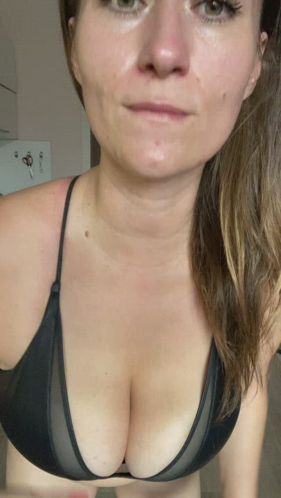 Do you like big boob? : video clip