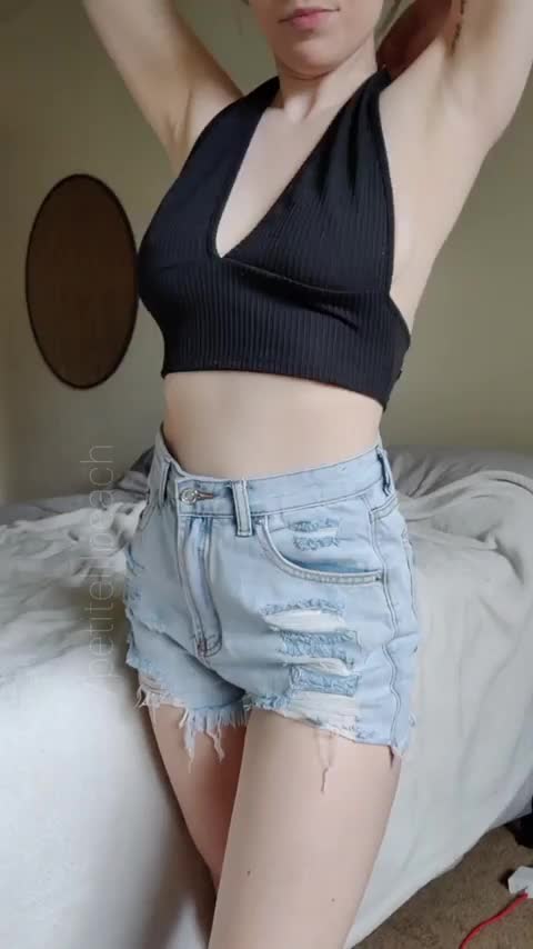 I shouldn't of tied it so tight : video clip