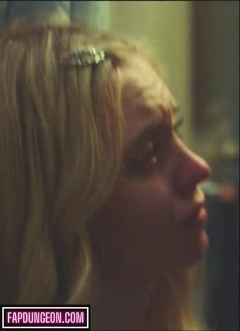Sydney Sweeney Natural Tits : video clip