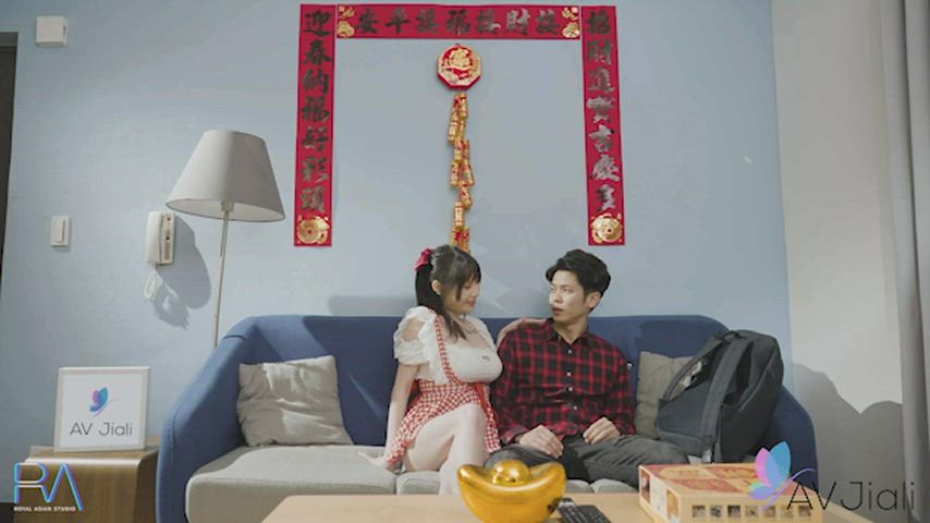 Naturally busty Xu Xiaoxin fucks her brother-in-law : video clip