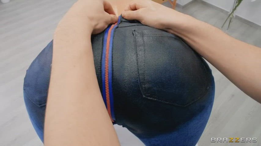 Massage And Oil My Jeans : video clip