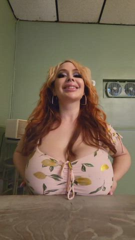 On a date : video clip