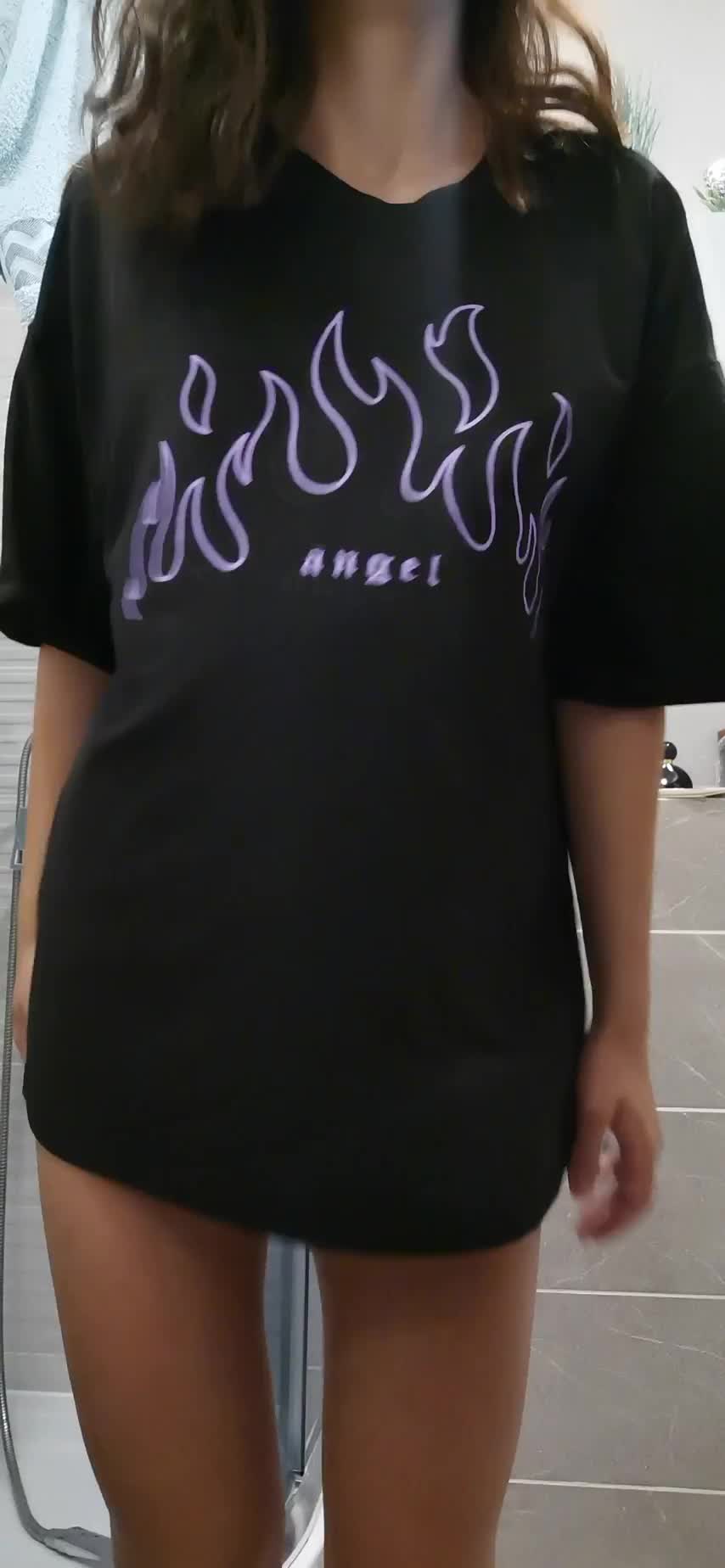 Petite girls are better cuz you can throw them around in bed : video clip