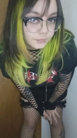 Fishnet clothing is one of man's greatest inventions : video clip