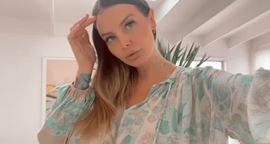 Pregnant and hot. Do you agree? : video clip