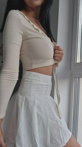 I have a tiny torso and boobs that barely fit on it : video clip