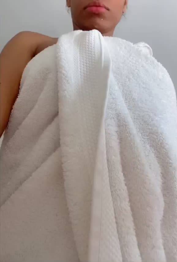 I would like to bounce them on your face : video clip