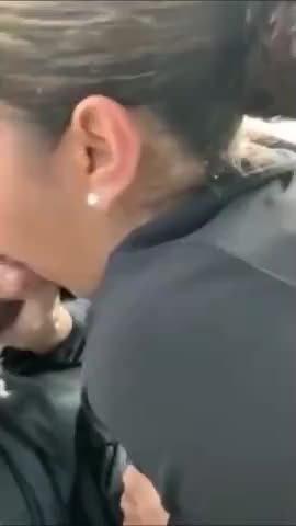 Wet blowjob in car after dating : video clip