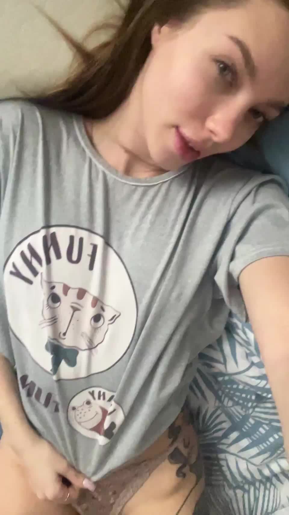 Join me in the bed ;) : video clip