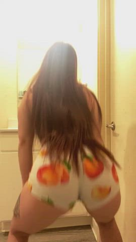 Can I bounce this on your face? (F28) : video clip