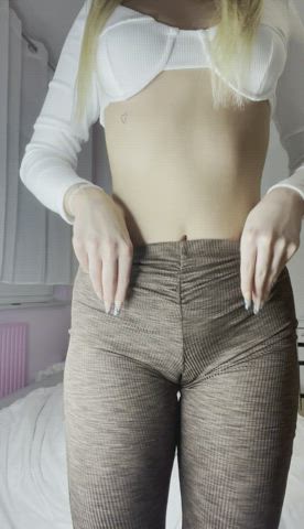 i love wearing no panties so everyone in the house gets to see my coochie : video clip