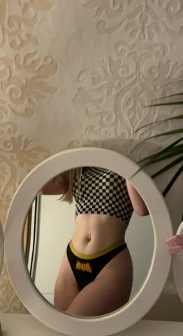 Just me wearing a chess board : video clip