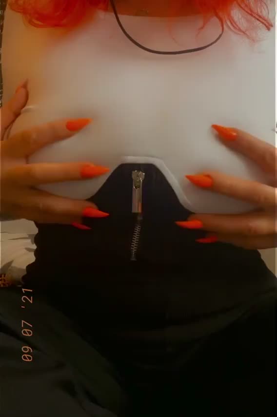 Work clothes hide my melons well : video clip