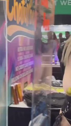 Beautiful boobies : video clip