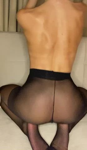 if even one older men is willing to fuck my arab bubble butt i'm a really happy girl tonight : video clip