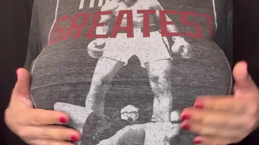 Float like a butterfly, bounce my titties or something : video clip