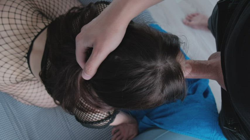 Cock easily penetrates my throat : video clip