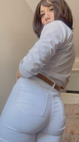 Soft, big and round - what do you think? : video clip