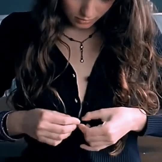 Roxane Mesquida -- Sexes tres opposes (2002) : video clip