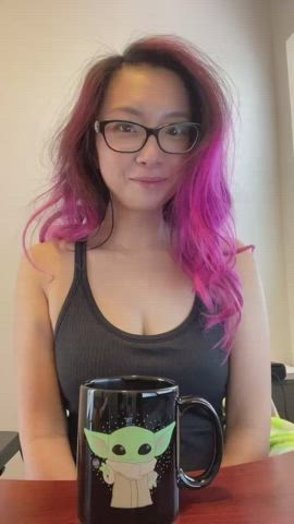 Love to have these Milfie titties sucked on : video clip