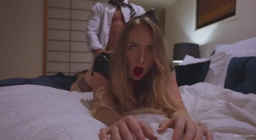Hot babe with red lips getting fucked in a doggy style position : video clip