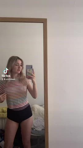 Petite girls do it best : video clip