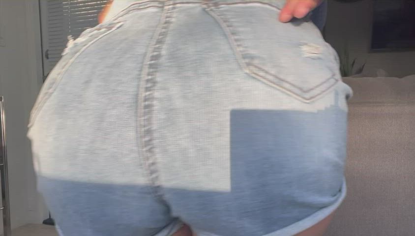 take my shorts off and creampie me : video clip