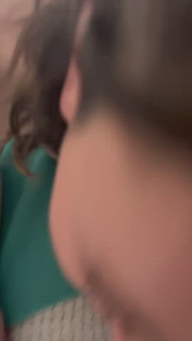 18 Year swallowing deep in her throat : video clip