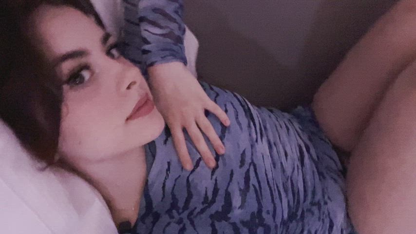 i'm searching for an older man that can handle my 18yo slightly legal legs : video clip