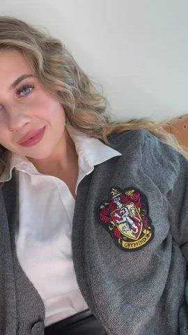 This gryffindor wants you to slither in! : video clip