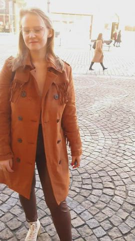 It was such beautiful weather that I just had to put my boobs out in the sun, despite all the people. [GIF] : video clip