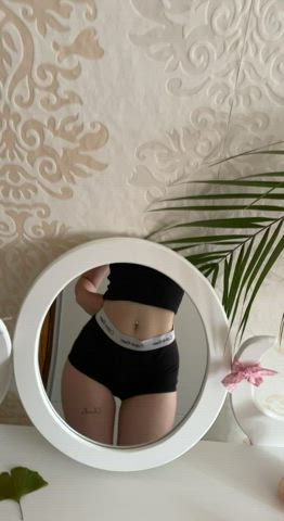 I think my new gym clothes have the wrong size : video clip